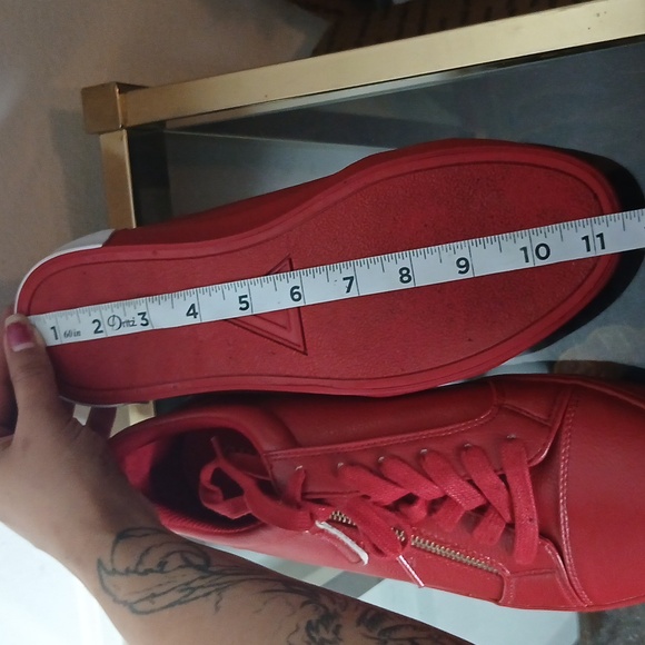 Guess mens red and white zip side sneakers  size 9.5 - Picture 12 of 13